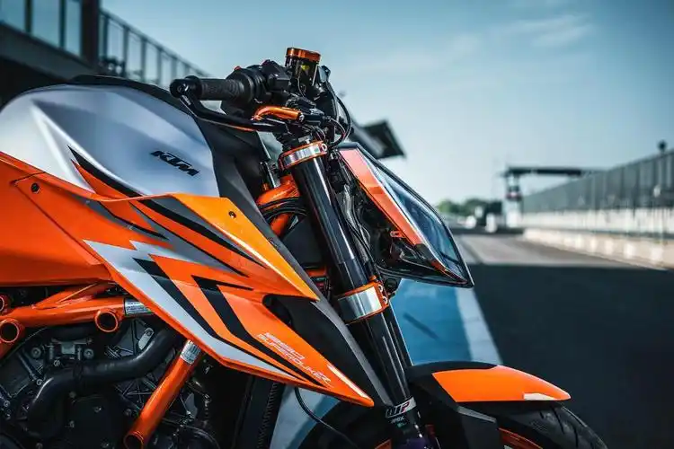 电子悬挂上身!ktm 1290超级公爵海外发布_模式