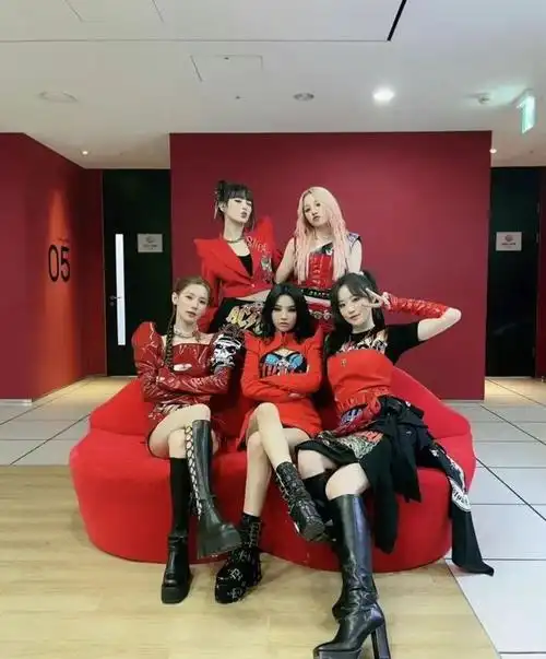 gidle回归,酷姐妹就是要这样穿!|内搭|皮衣|卫衣|牛仔裤|长裤|上衣_网