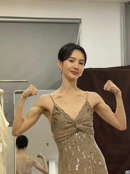 我今天看到金晨一张照片,有激励到,这个肌肉紧致的感觉!