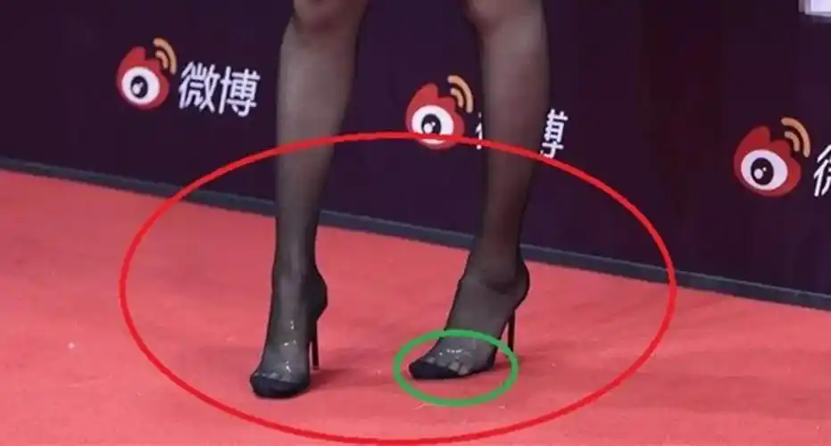 而女艺人们为了在外形上突出一点,无所不用其极.