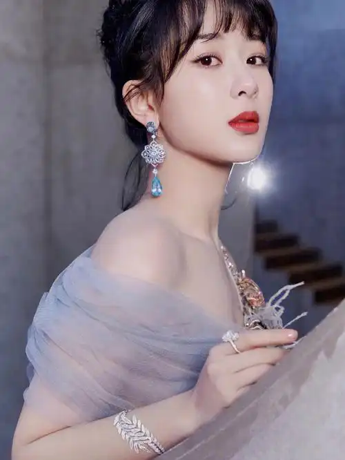 杨紫中国内地影视女演员,28岁,167cm,a型血,天蝎座,1992年11月6日出生