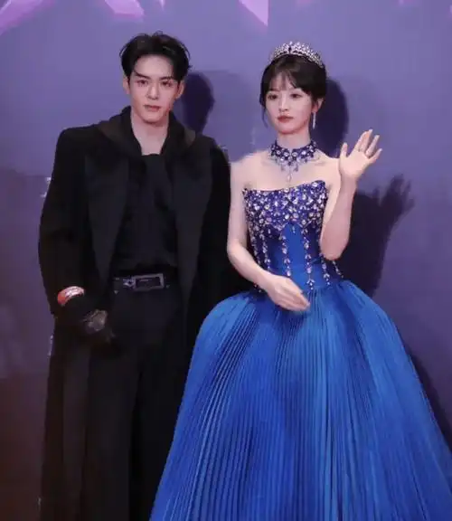 澳门红毯名场面,杨幂神表情,白敬cp形同陌路,张颂文高叶手牵手_魏大勋