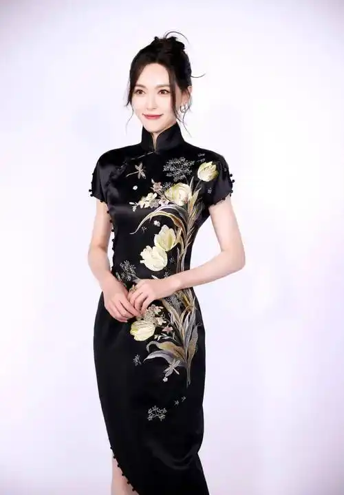唐嫣旗袍造型令人惊艳!刘诗诗all black好贵气_来源_官方_博客