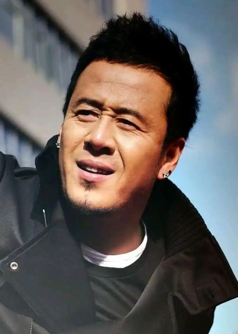 " 有一次,孙红雷经评价某声音的导师,喊话让她赶紧回家.