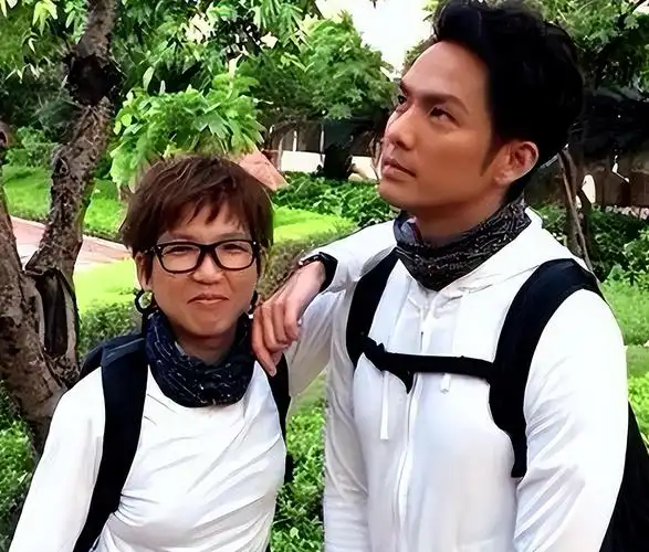 在娱乐圈中,能与林志颖的"不老神颜"媲美的,估计就只有钟汉良了.