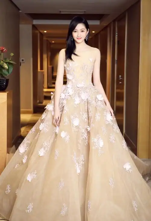 关晓彤的这些形象照中哪张最美