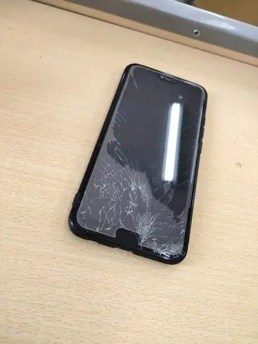 手机屏摔碎了 稀碎 难受啊 什么质量啊