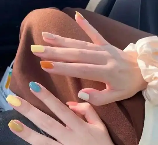 夏季指甲款式图片大全显白(夏日美甲款式推荐指南)