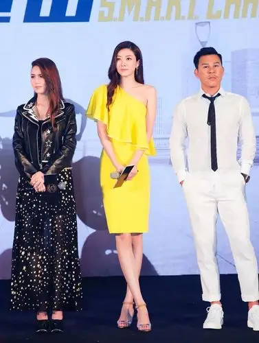 熊黛林辣妈上线,性感红裙尽显孕后好身材!网友:郭富城看到该后悔了