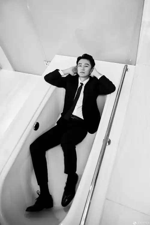 黄轩出席时尚盛典获传承梦想年度人物称号