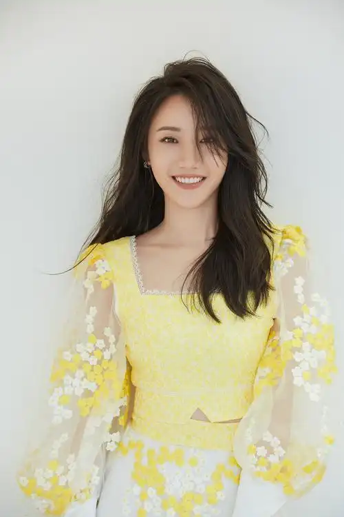 p>王人可,原名王玮,1997年3月5日出生于青岛,中国内地女演员.