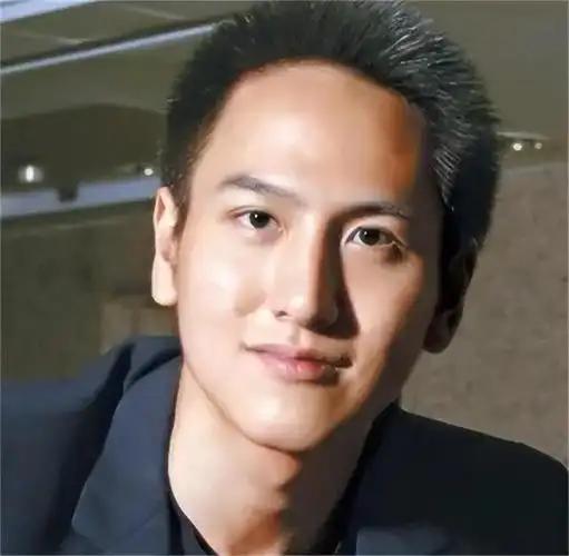 回顾汤臣集团公子汤珈铖父亲去世留上海133套房