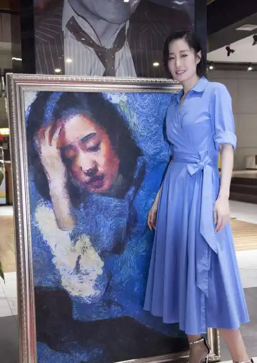 原创过了少女年纪就别装美看刘敏涛的时尚穿搭显身材还有气质