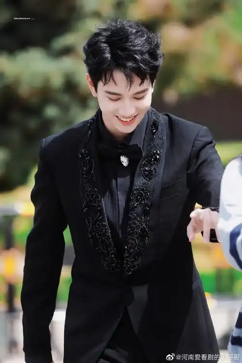敖子逸北影节造型##敖子逸北影节黑西装造型