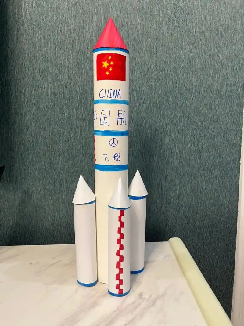 航天飞机 纯手工制作,儿子的作业#载人航天 - 抖音