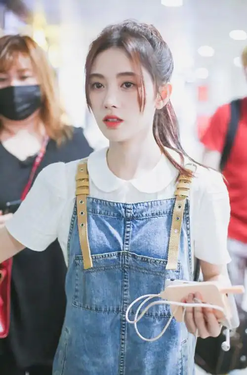 鞠婧祎|机场私服街拍