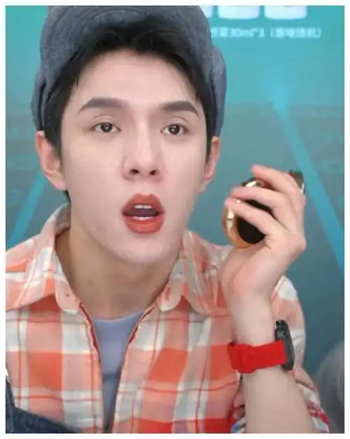 本科结业算什么学历?从李佳琦"高中学历"风波谈大学校友圈