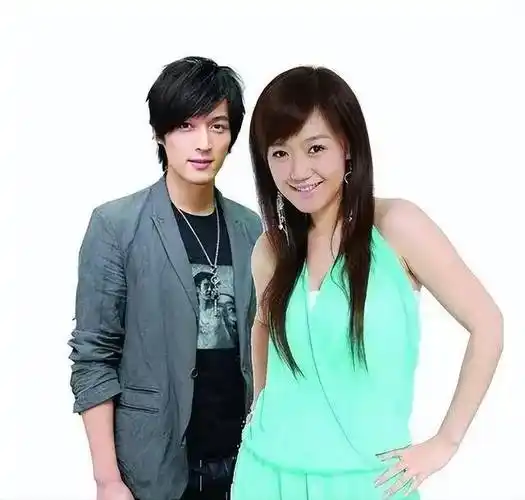 当街亲吻,让薛佳凝"底裤被扒光",颠覆了粉丝对她"固有认知"