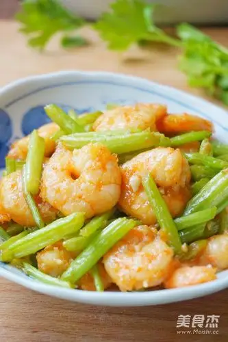 芹菜炒虾仁的做法