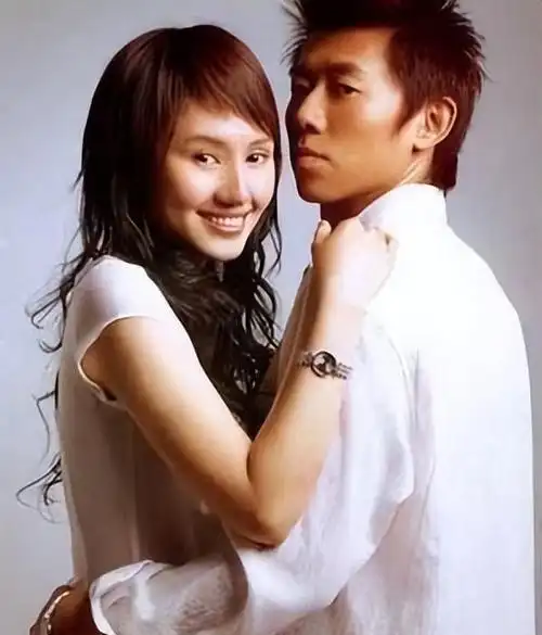 袁泉:6根钢钉1根钢条,坚守多年不变,袁泉打了多少明星的脸?