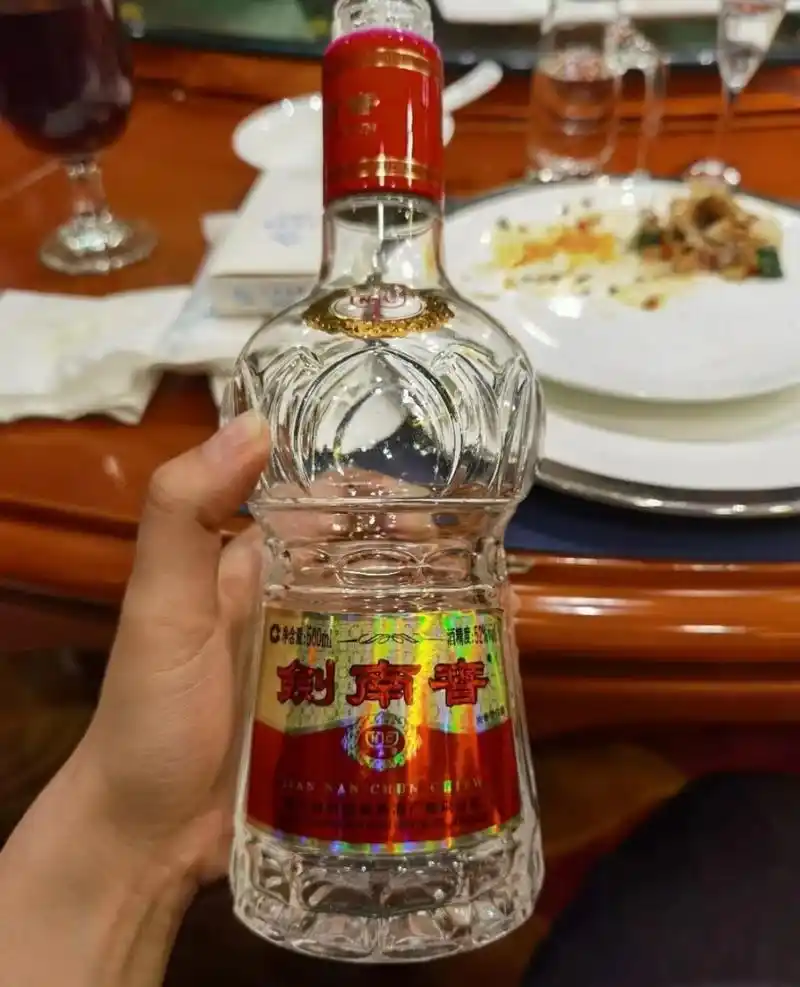 茅台之下,酒桌上开瓶率最高的4款纯粮好酒,月薪三千无压力放心喝!