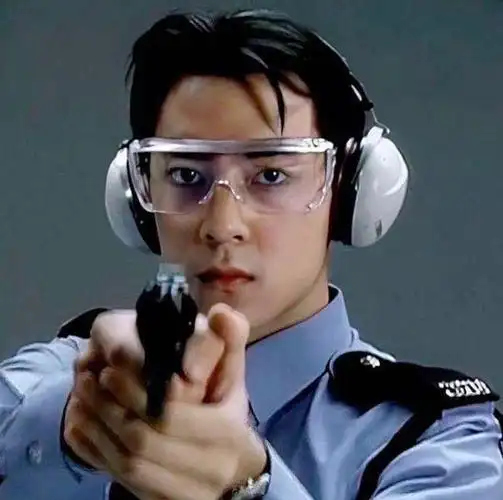 46岁吴彦祖新戏花絮,光膀子秀腹肌,网友却评皮肤松弛像苏大强