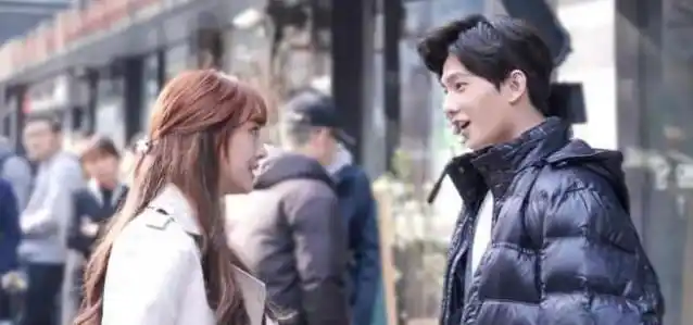 理智告诉我们杨洋看郑爽的眼神不一般