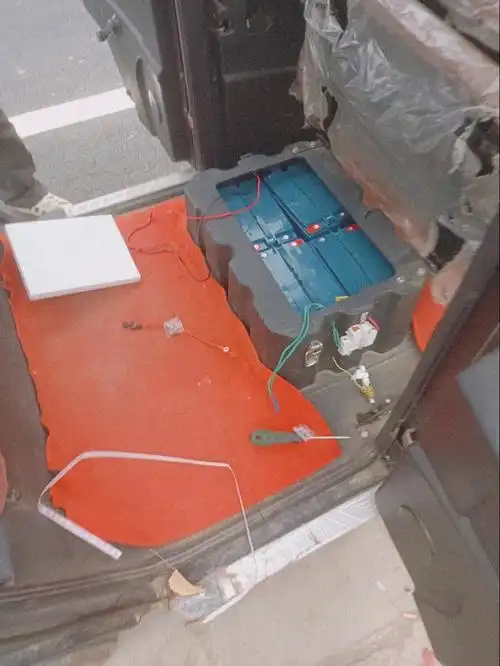 换电池电动三轮专用大电池安装完成