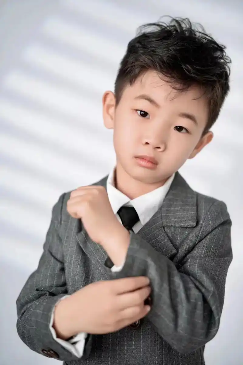 客片 可帅气,可可爱……#儿童摄影 #儿童潮拍 #成长记录照 - 抖音