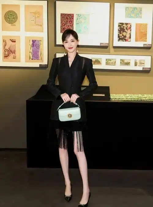 唐嫣最新活动高清美图来袭一身黑色流苏连衣裙优雅美丽
