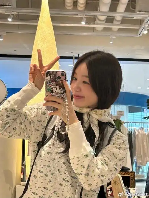 吃相#徐梦洁又来为我们分享自己的日常了,每一张照片都非常的可爱