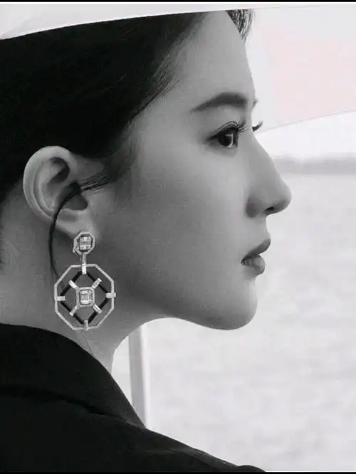 侧脸好看的人正脸不一定好看,那么正脸好看的人侧脸就- - -定好看吗?