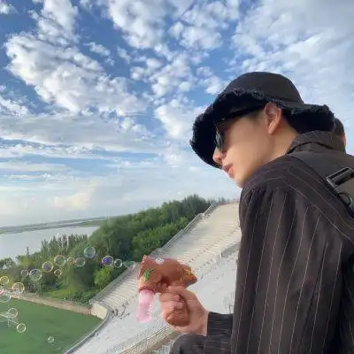 好看的头像男生真人帅气潮流 唯美男生超撩人的微信头像图片_男生头像