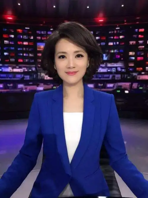 央视主持人董丽萍