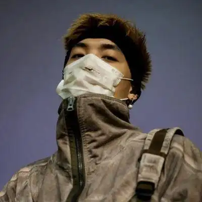 口罩男生侧脸帅气的真人头像 成熟阳光真实的口罩男生头像