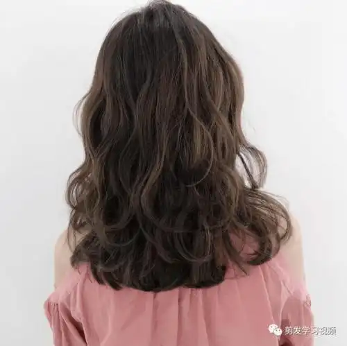 2020金秋流行"半卷烫"_发型