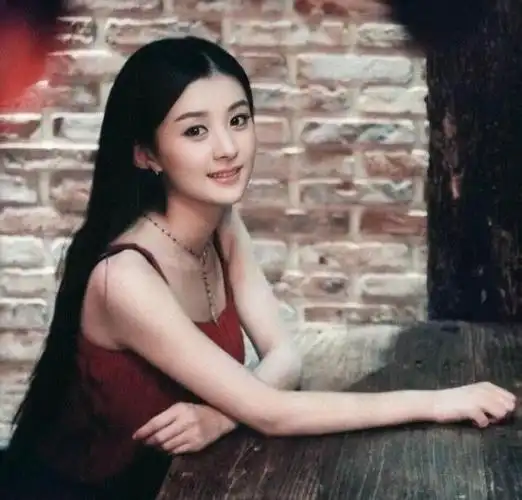 赵丽颖早年旧照曝光长发及腰容貌水灵纯天然颜值太惊人
