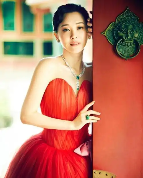 55岁的她风韵犹存至今未婚的许晴真的是越老越有感觉