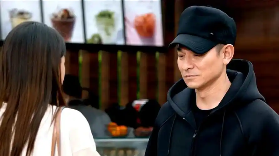 我的少女时代:陈乔恩买奶茶,刘德华转身,陈乔恩表情瞬间凝固