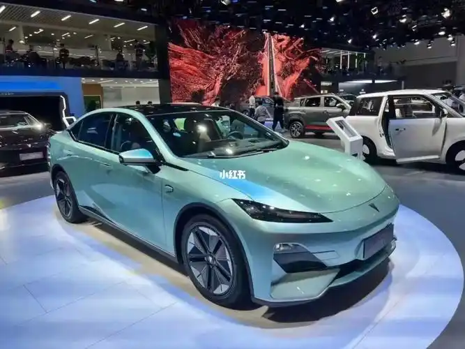 电轿车再添一名种子选手这个价位选车,要说性价比,那哪吒s首当其冲16