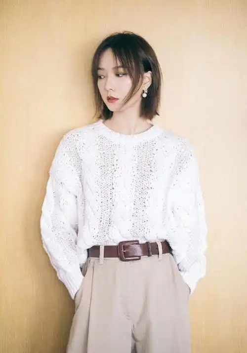 王珞丹的颜值是开挂了吧,这身打扮减龄十足,秒变19岁清纯少女