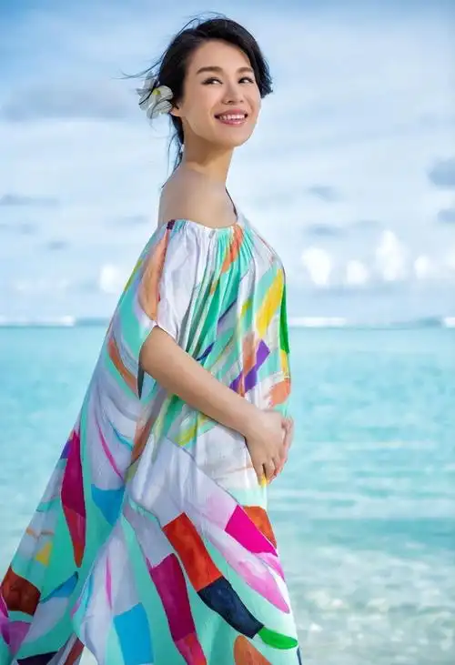 回顾演员胡杏儿我这辈子正确的决定就是为普通丈夫生三个儿子