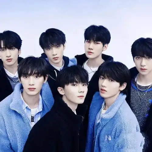 团用碗接力自拍##时代少年团在玩一种很新的报数#时代少年团全体图片!