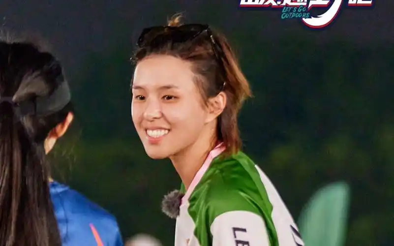 【sunnee杨芸晴】全素颜录综艺女明星第一人,和岳哥俩人飞盘帅飞了