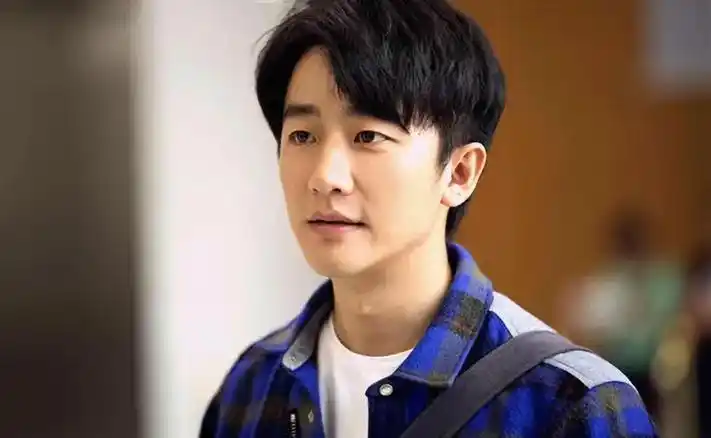 黄轩出道17年从无人问津到名导宠儿连央视都表扬他的演技