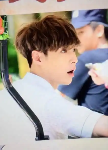 极限挑战三亚录制小绵羊张艺兴笑容甜美