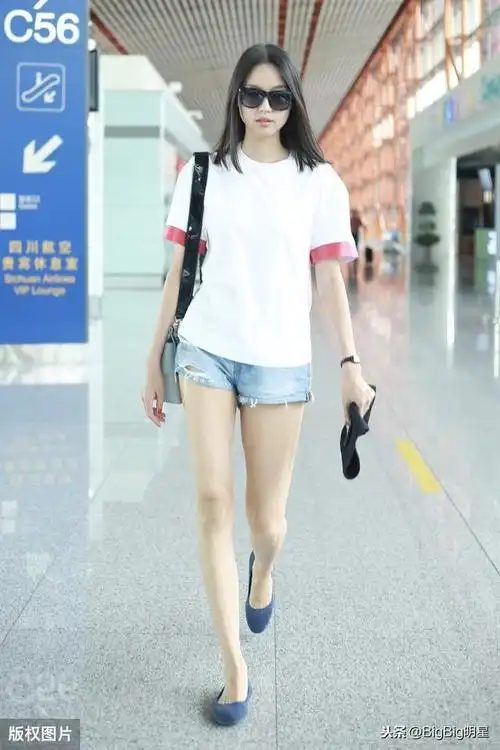 张梓琳 牛仔短裤 告诉你这才是 大长腿