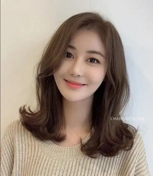 高冷女人八字(2020年超火的云朵烫发型,减龄修饰脸型还非常时尚)_达一