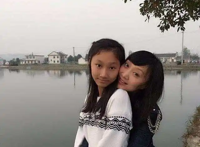 她是云飞前妻,老公星光大道成名后他们离婚,如今独自带女儿生活