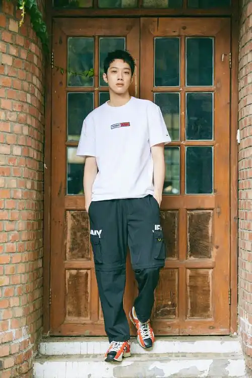 赖冠霖运动风清爽写真图片24